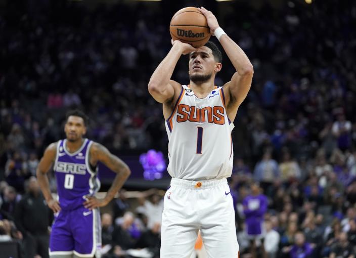 Booker y Randle elegidos jugadores de la semana en la NBA