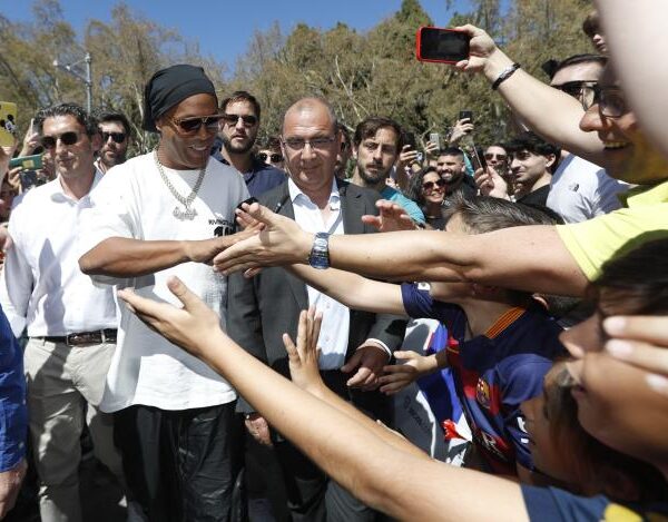 Dinho: “A los niños les digo que se diviertan jugando al fútbol”