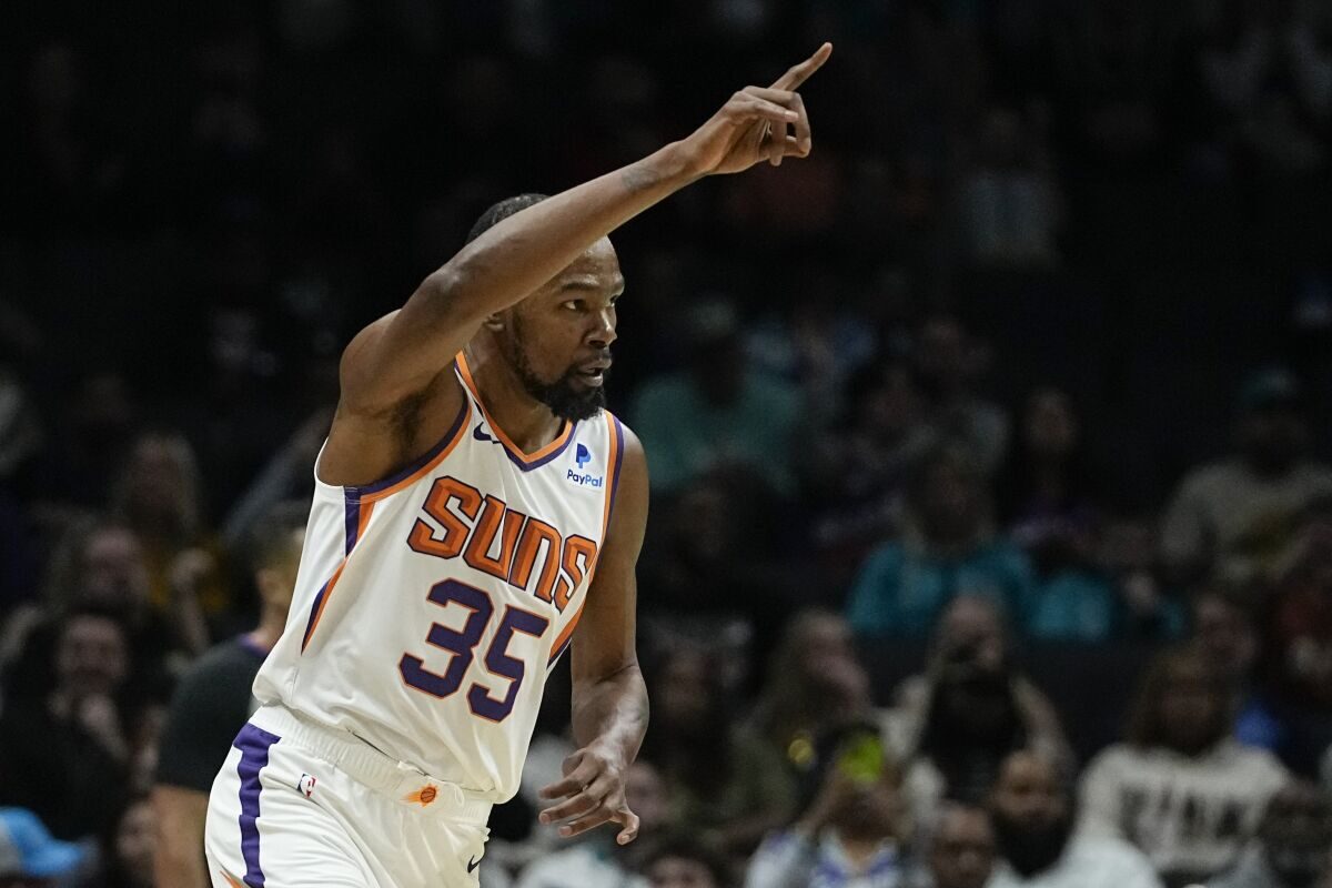 Durant debutó con triunfo en los Suns