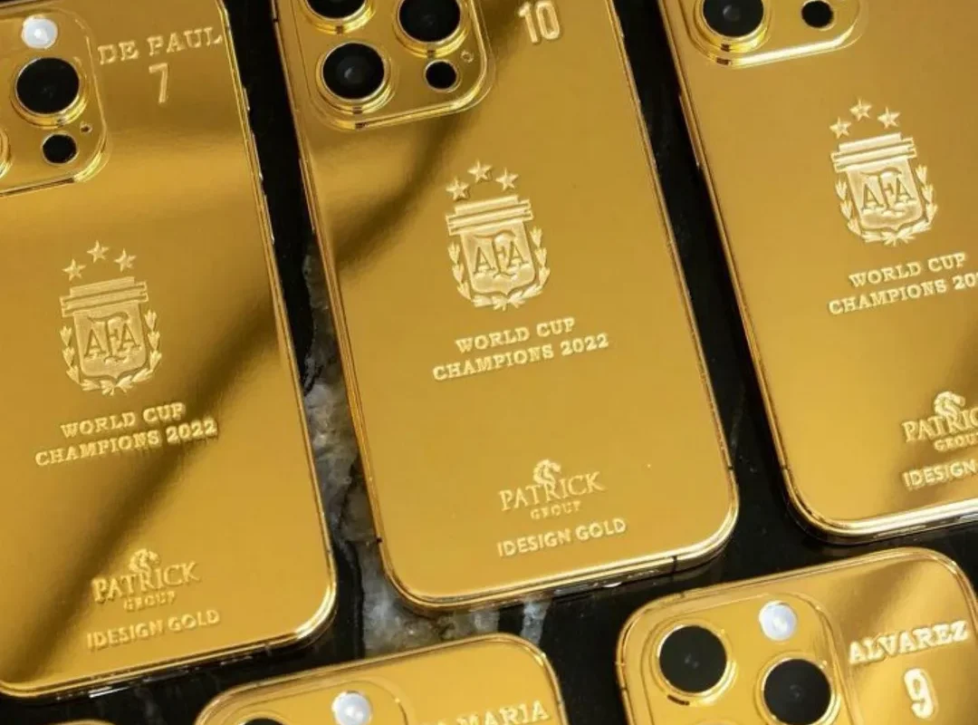 Messi regala iPhones de oro a los campeones del mundo