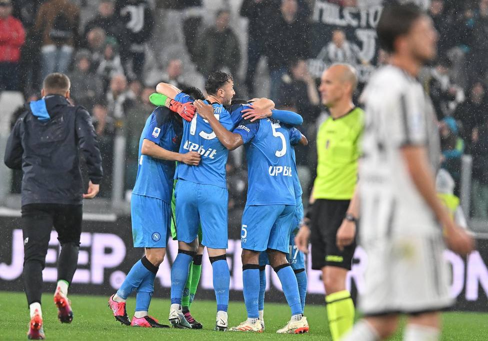 Nápoles a una jornada de la historia en la Serie A