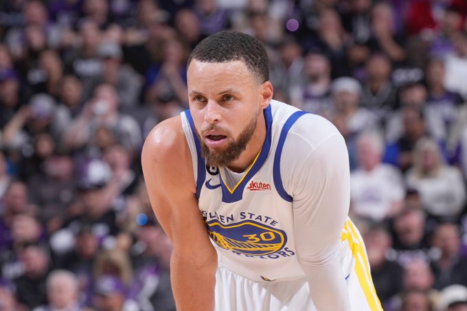 Warriors contra las cuerdas en los playoffs