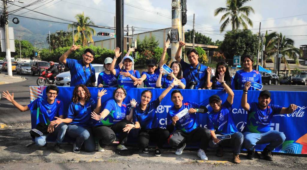 Voluntarios San Salvador 2023 se toman las calles de la capital