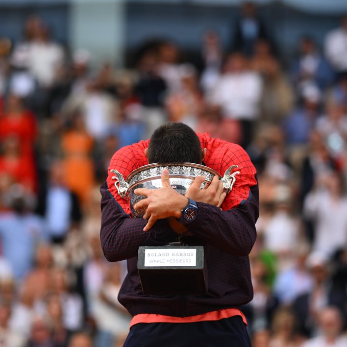 Djokovic engrandece su leyenda en Roland Garros