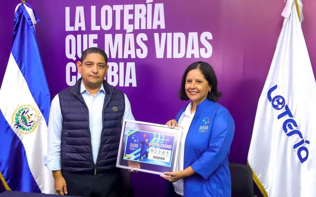 Voluntarios de Juegos San Salvador 2023 son homenajeados con sorteo de Lotería