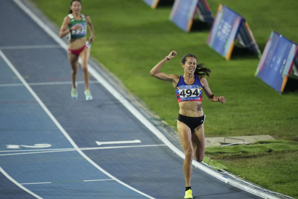 Joselyn Brea rompe récord centroamericano en los 5 mil metros