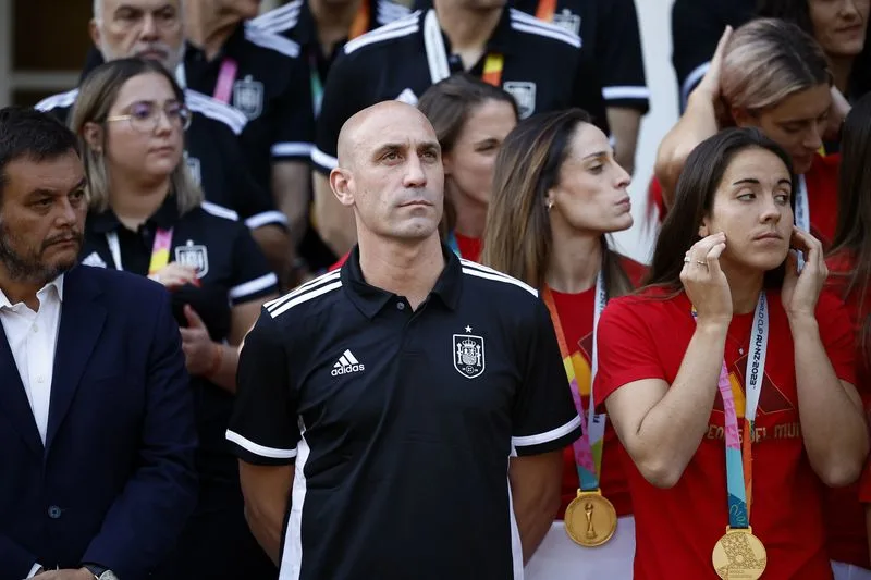 FIFA suspende provisionalmente a Luis Rubiales