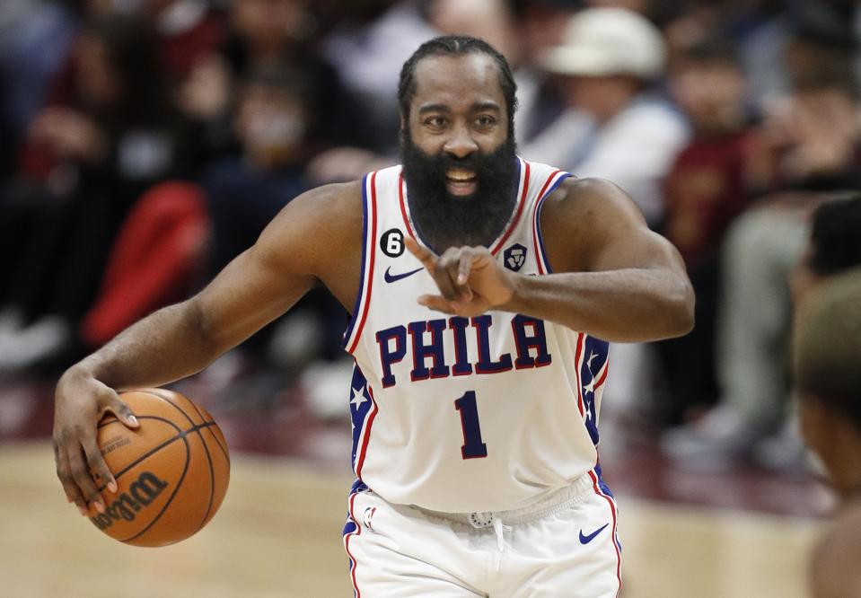 James Harden dice que presidente de 76ers es un mentiroso