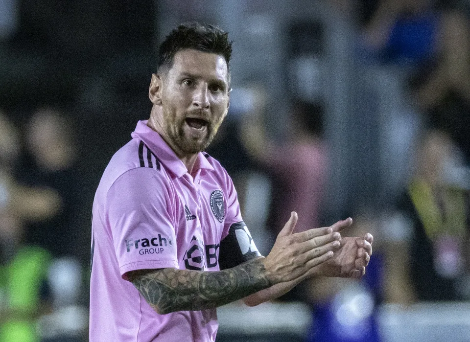 Messi selló su tercer doblete consecutivo