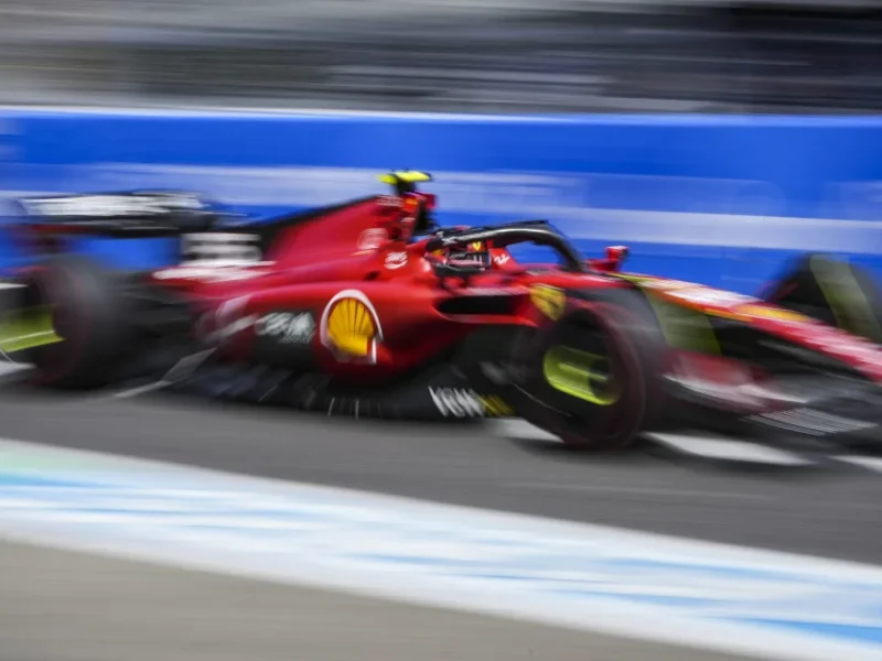 Verstappen logra la pole en circuito de Japón