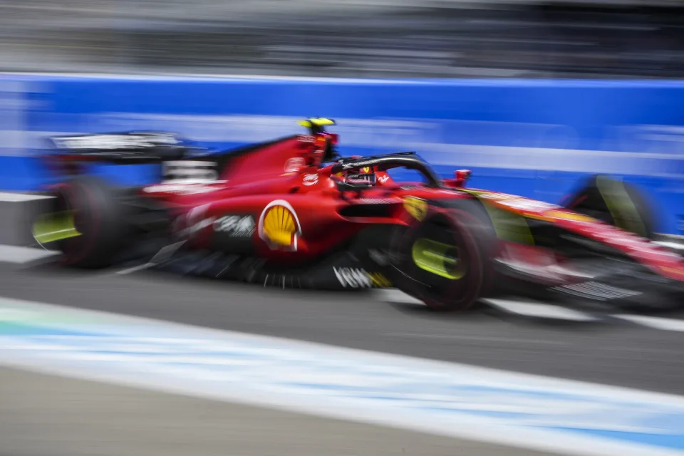 Verstappen logra la pole en circuito de Japón