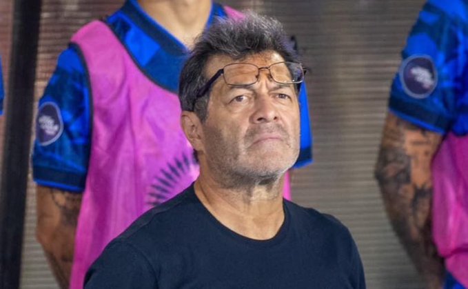 El Salvador busca un entrenador “formador y moderno”