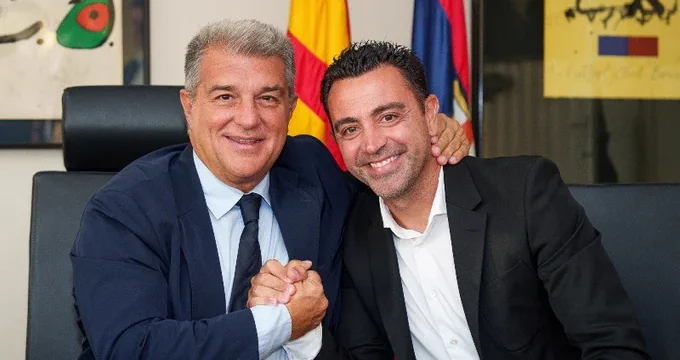 Xavi renovó con el FC Barcelona hasta 2025