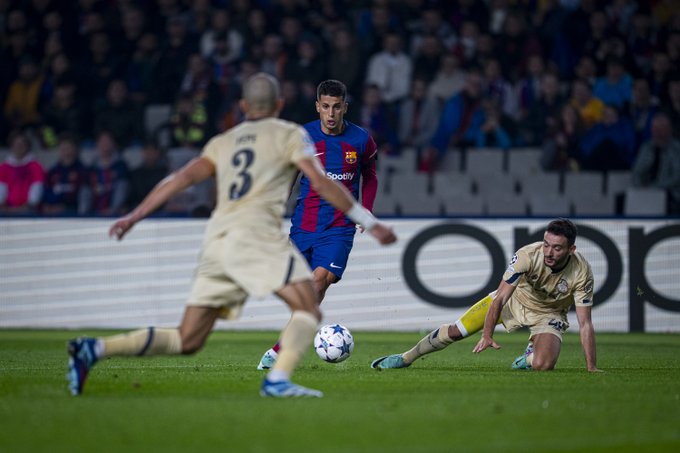 Barcelona logra sufrida clasificación a octavos de la Champions