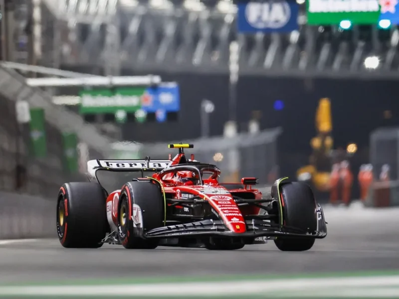 Leclerc logró la pole en Las Vegas