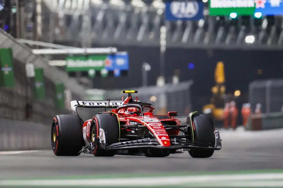 Leclerc logró la pole en Las Vegas