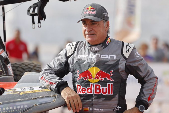 Carlos Sainz deja todo en suspenso sobre su futuro en el Dakar