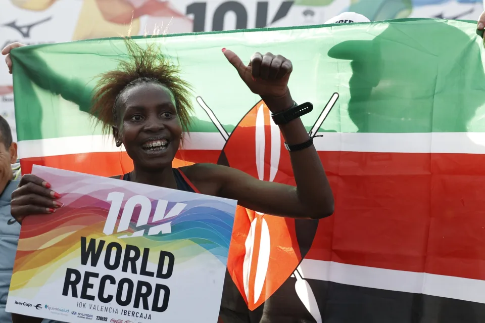 Agnes Jebet Ngetich arrasa con el récord mundial de 10K en Valencia