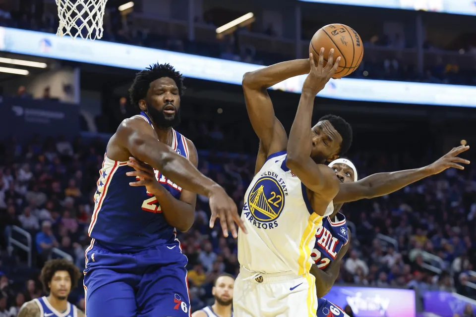 Joel Embiid se enfrenta a resonancia magnética tras lesión de rodilla