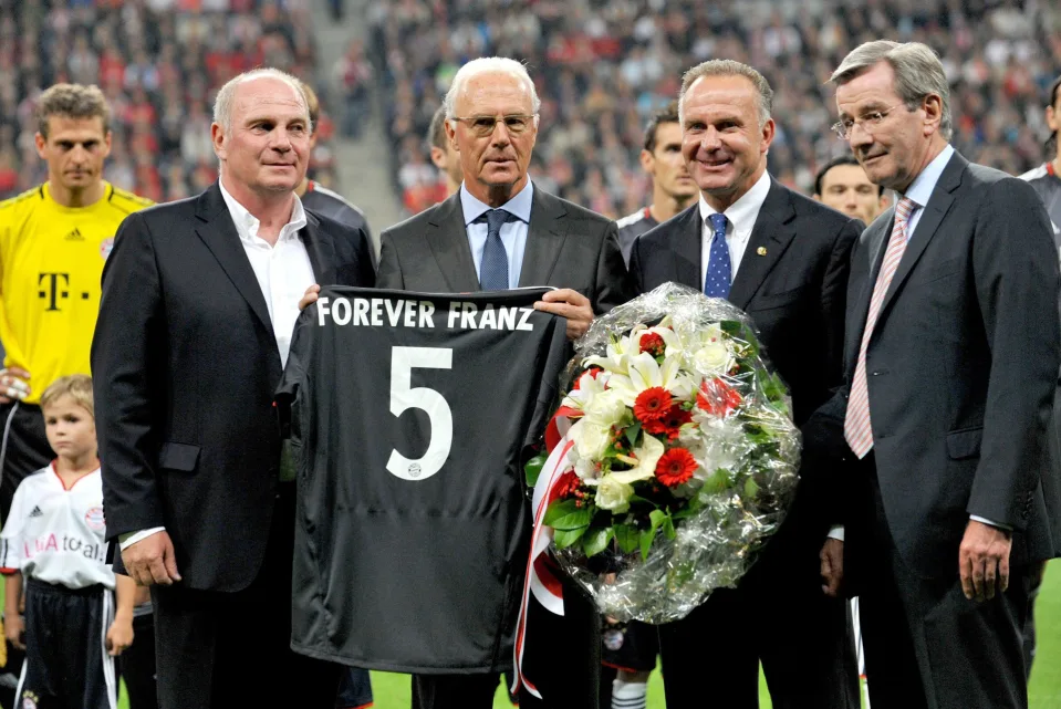 Rummennige propone que el FC Bayern haga un homenaje fúnebre a Beckenbauer