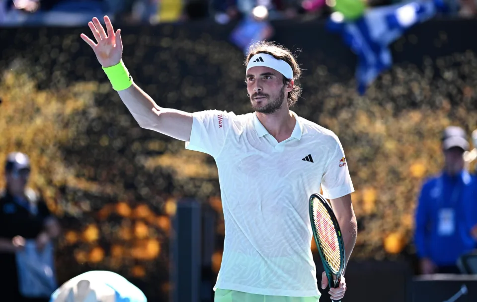 Medvedev y Tsitsipas avanzan en el Abierto de Australia