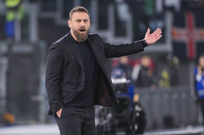 AS Roma triunfa con De Rossi