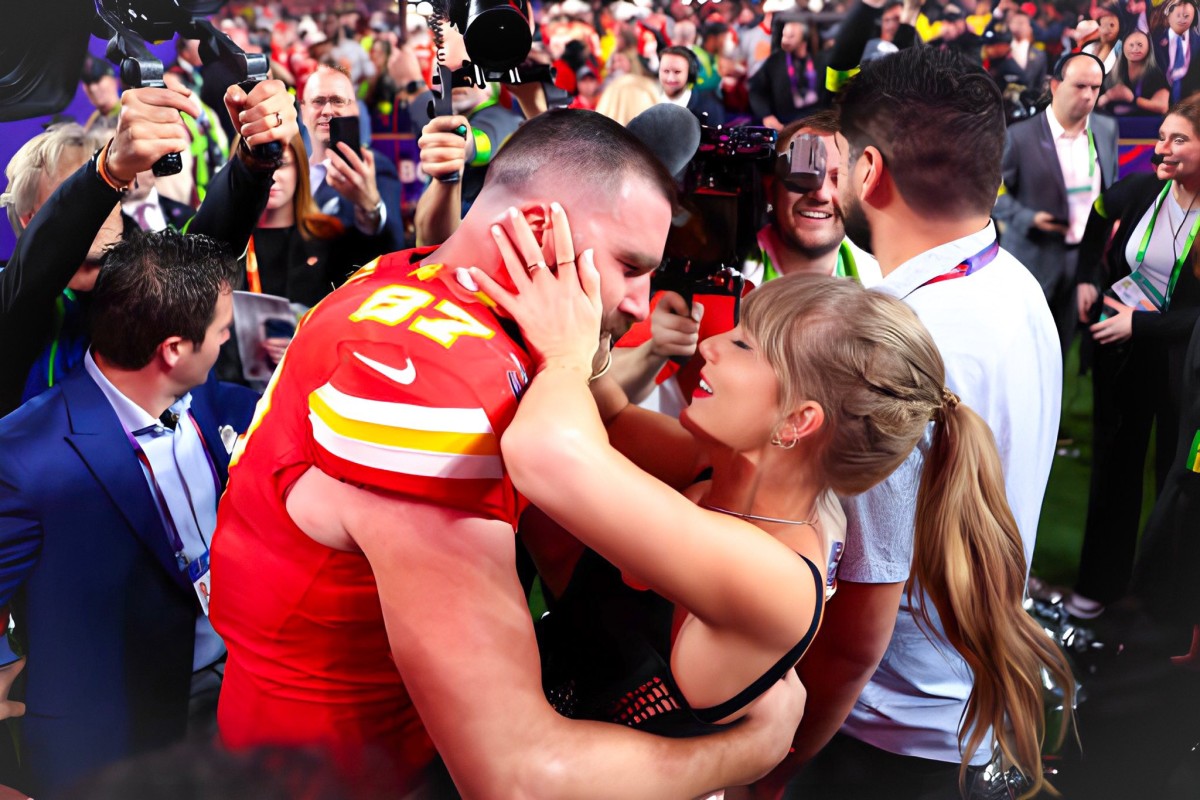 Taylor Swift y Travis Kelce comparten beso triunfal en el Super Bowl LVIII