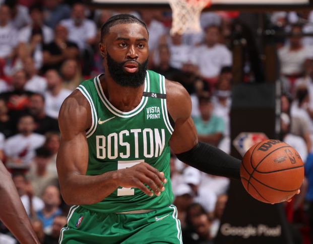 Celtics consolidan liderazgo en la NBA con triunfo contundente sobre Knicks