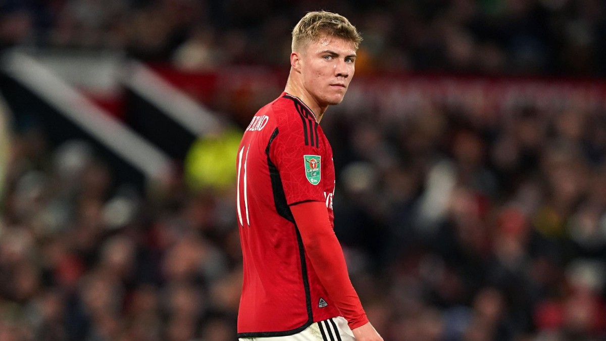 Golpe al Manchester United: Rasmus Hojlund fuera por lesión muscular