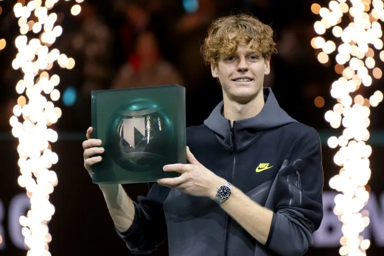 Jannik Sinner irrumpe en el top 3 de la ATP, mientras Tsitsipas sale del Top 10