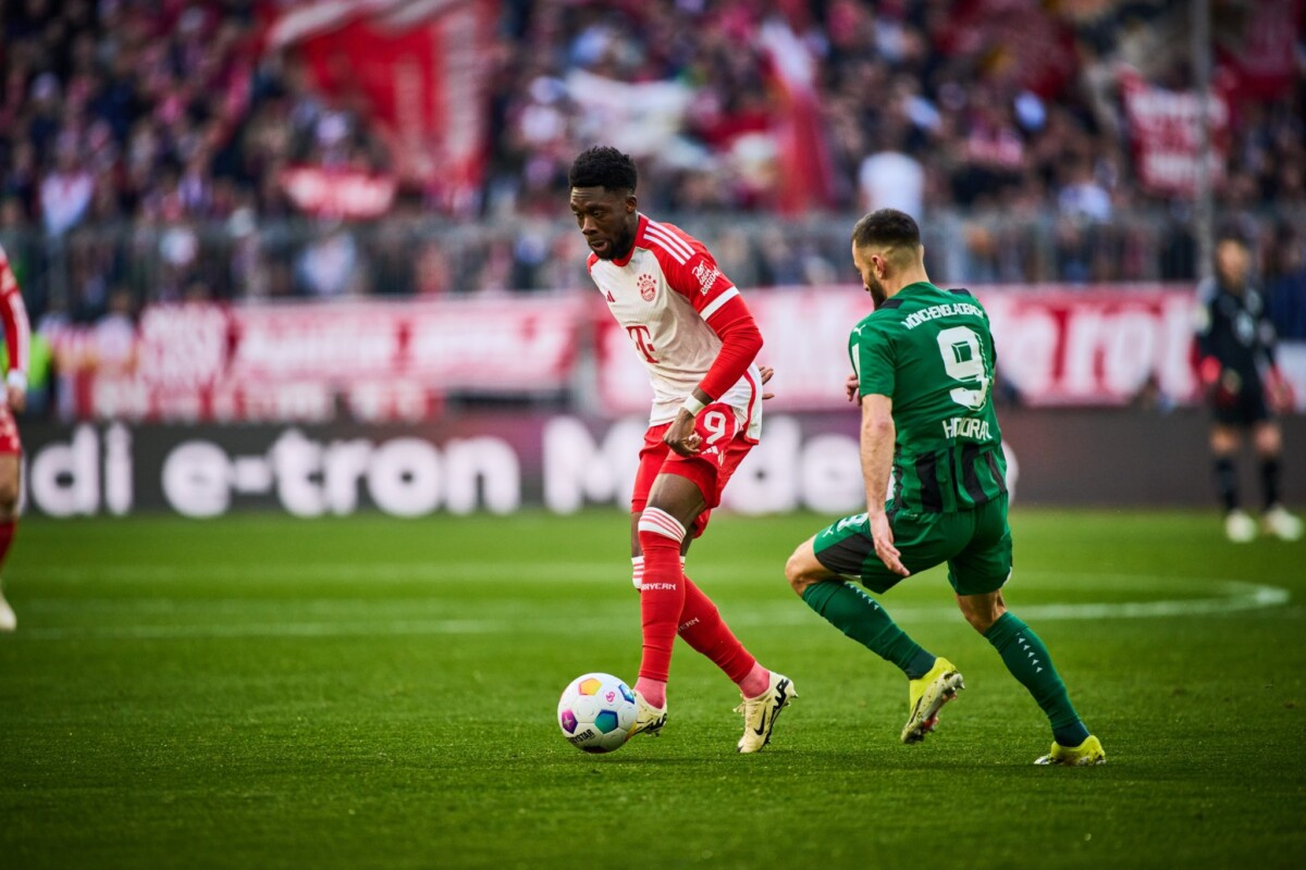 Alphonso Davies fuera de acción por lesión en el ligamento