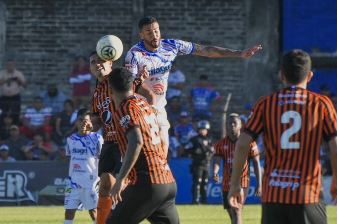 Firpo sella su dominio frente al Águila con triunfo en casa