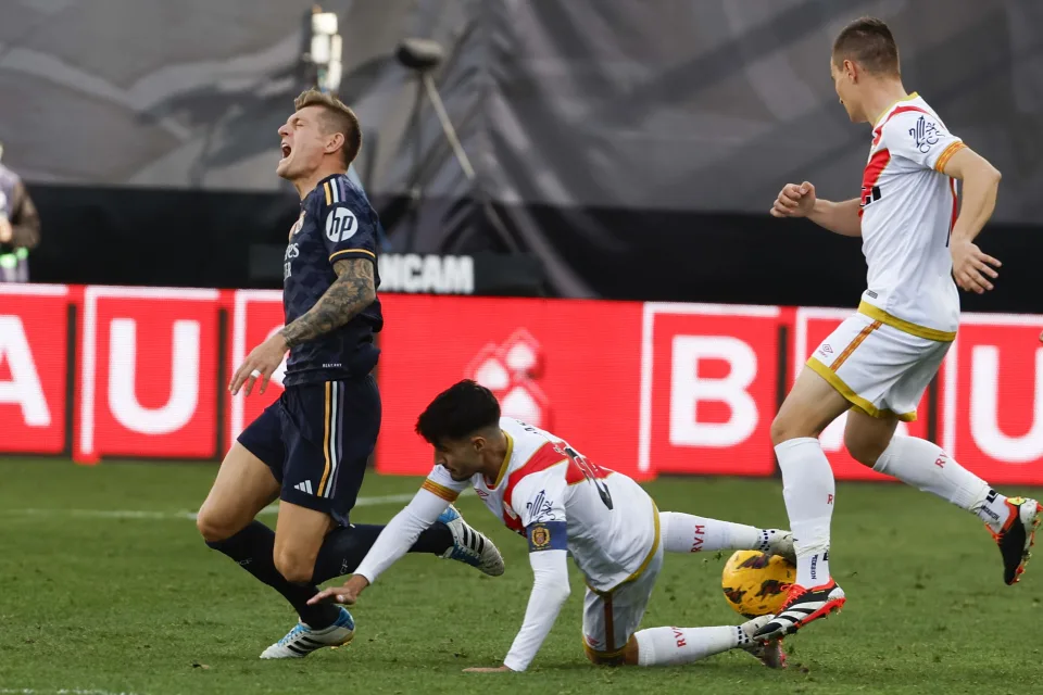 Real Madrid tropieza en Vallecas y cede puntos en la lucha por la Liga