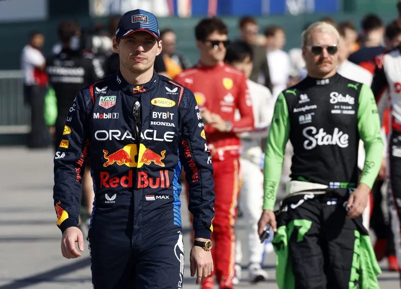 Verstappen ignora la controversia y domina en Baréin