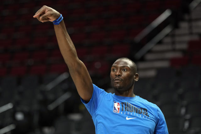 Bismack Biyombo se recupera tras desvanecerse en el banquillo