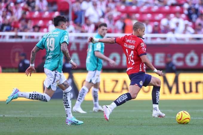 Chivas al borde de la crisis: enfrentan posibles derrotas en Clásicos Nacionales