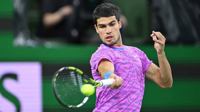 Carlos Alcaraz avanza con autoridad en Indian Wells