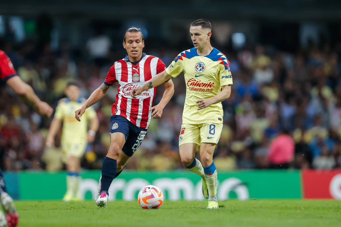 América avanza en la Concacaf a pesar de la derrota ante Chivas en el Azteca