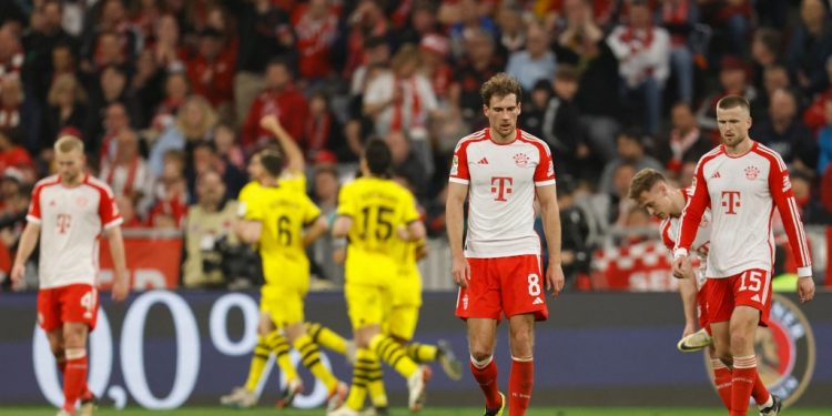 Dortmund vence al Bayern en Munich y Leverkusen se acerca al campeonato alemán