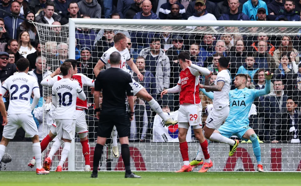 Arsenal supera al Tottenham 3-2 en un duelo clave por la cima de la Premier