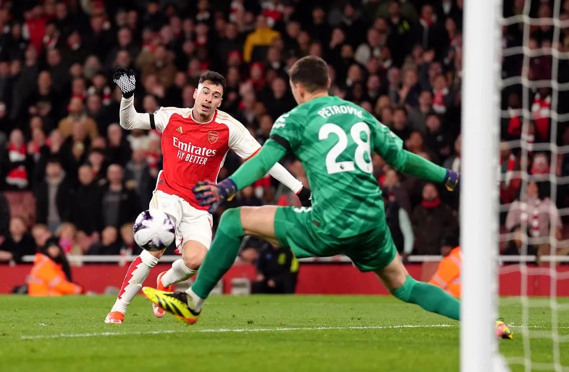 Arsenal asume el liderato de la Premier League con una goleada de 5-0 sobre el Chelsea