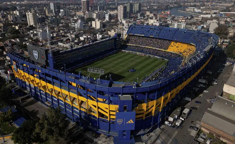 Boca Juniors sancionado: Clausura de tribuna y multa por racismo antes del duelo en la Sudamericana