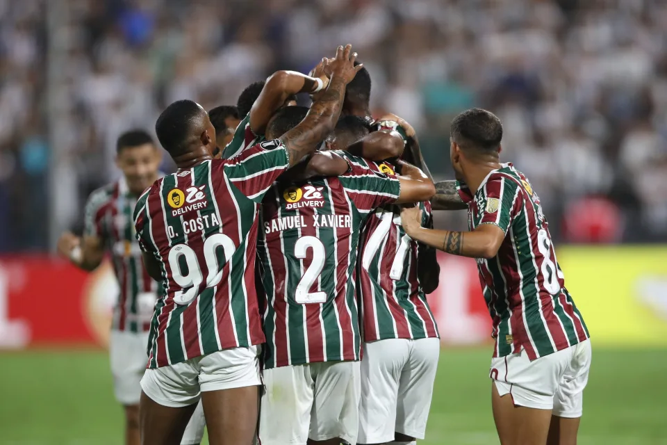 Fluminense avanza a la cabeza del Grupo A en la Libertadores tras superar al Colo Colo