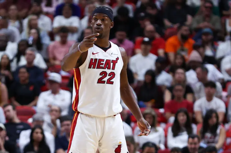 Heat y Pelicans buscan el último boleto a los playoffs de la NBA