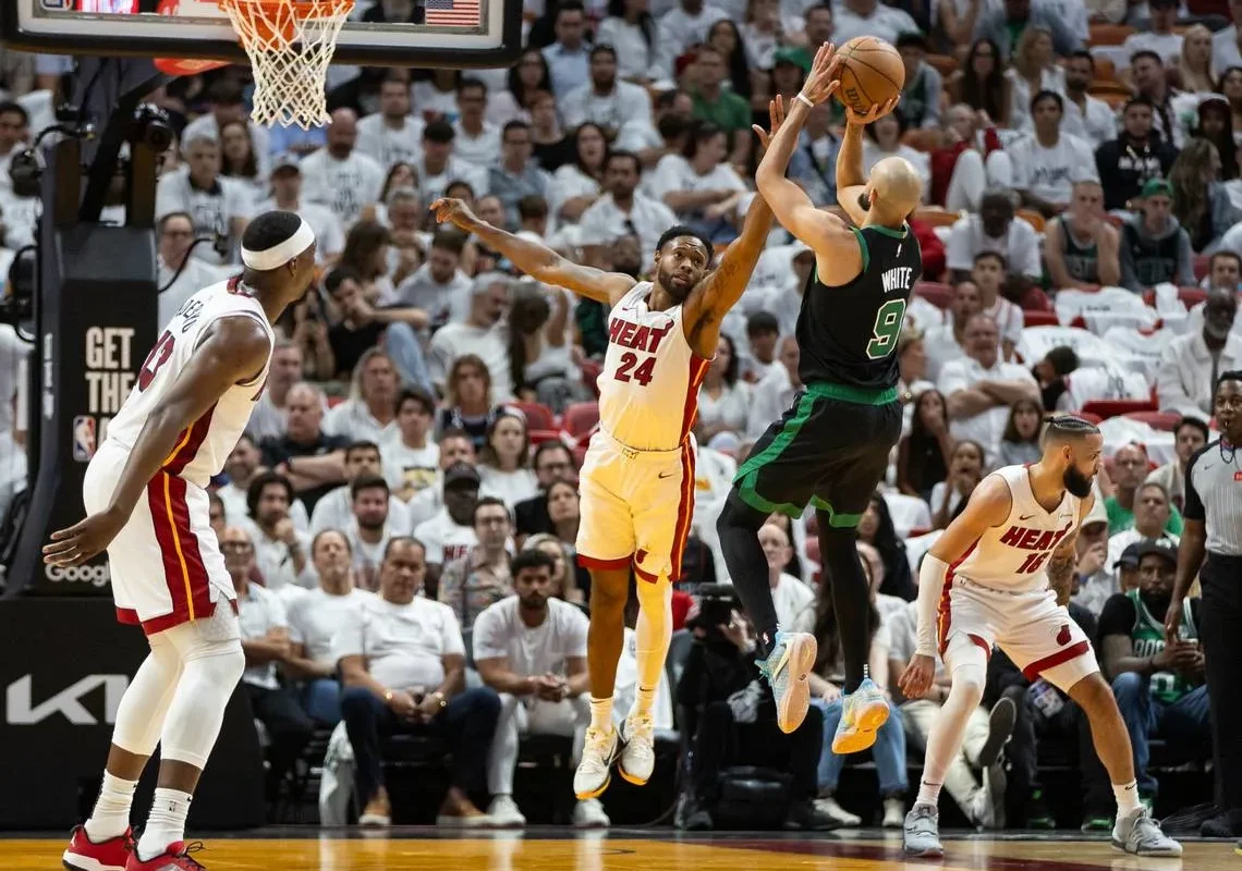 Celtics a un paso de las semifinales tras dominar a los Heat en Miami