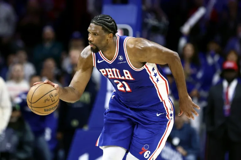 Maxey y Embiid encienden a los 76ers en victoria clave sobre Miami Heat