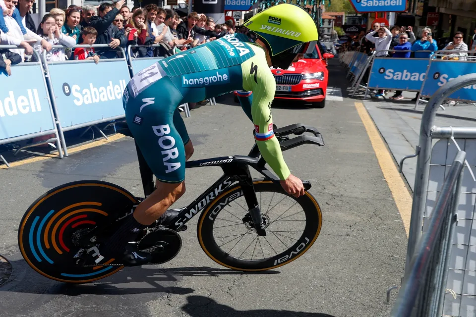 Primoz Roglic domina la contrarreloj en Itzulia 2024 y se distancia de Evenepoel y Vingegaard