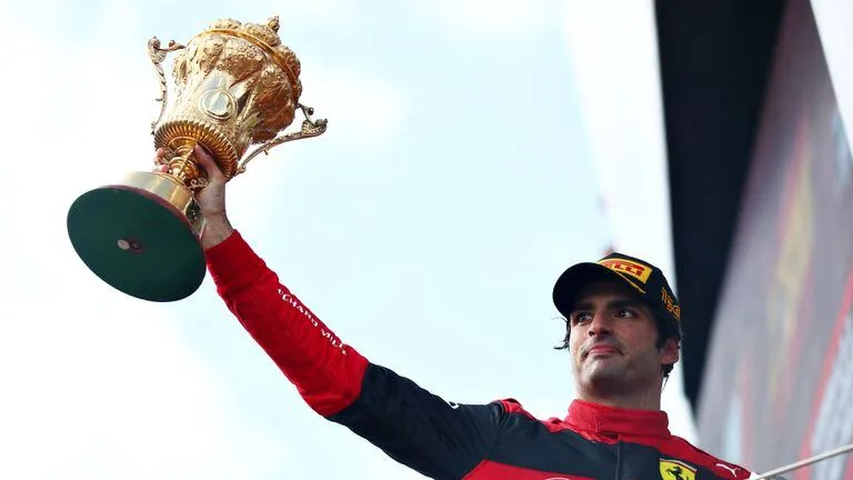 Carlos Sainz Jr., la joya más deseada en el mercado de la Fórmula 1 para 2025