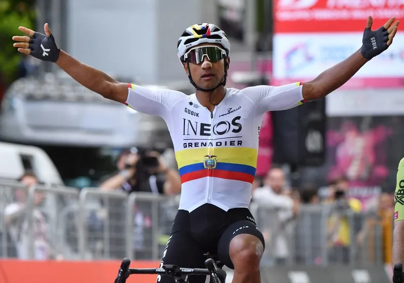 Jhonatan Nárvaez se corona en la primera etapa del Giro y toma el liderato